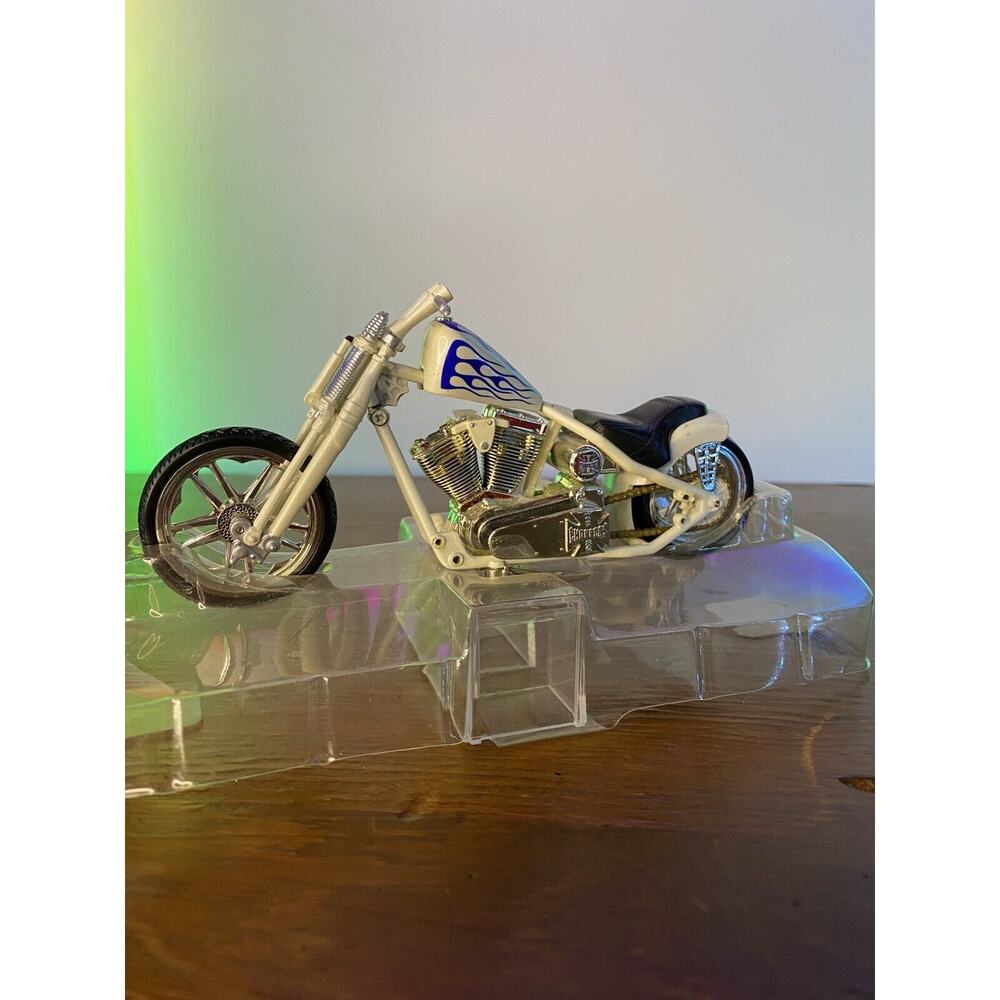 CHERRY CFL JJ04-18-04 West Coast Chopper, Jesse James 1/18 Muscle Machines